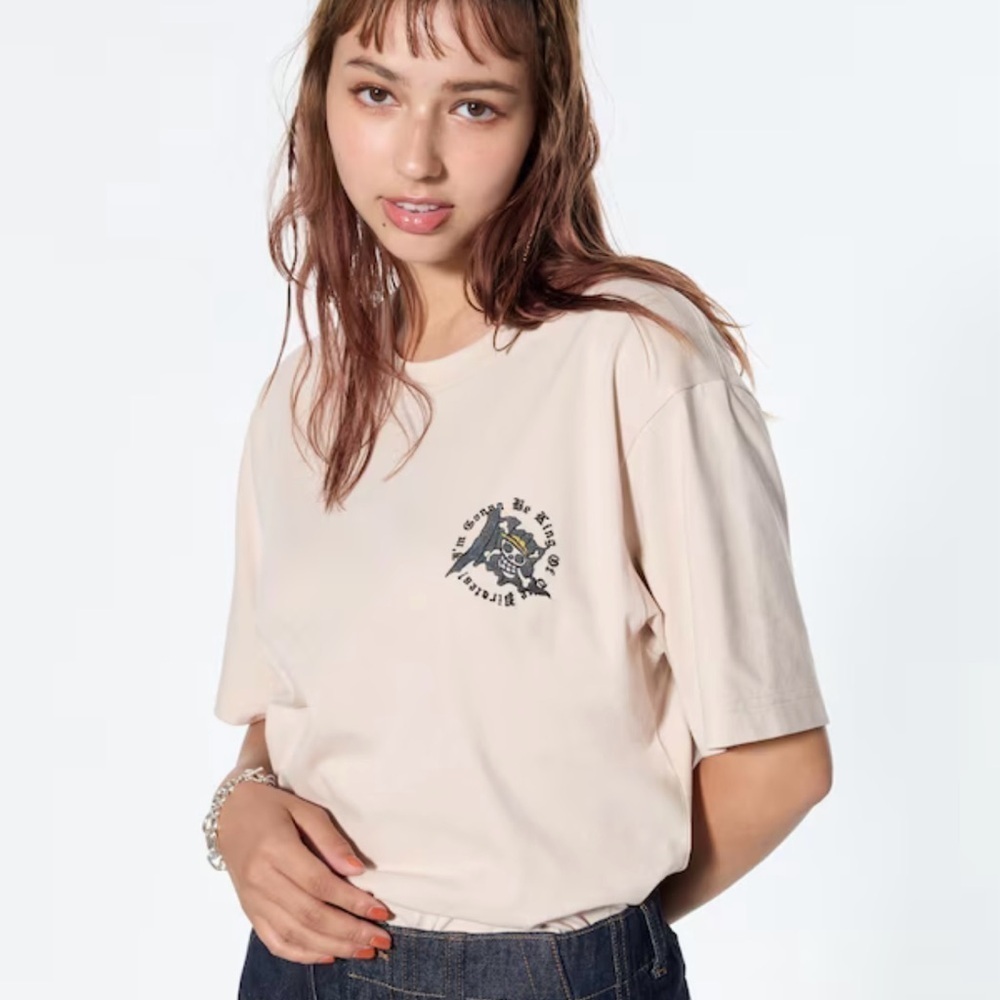 Uniqlo x One piece unisex Tee 25th anniversary anime